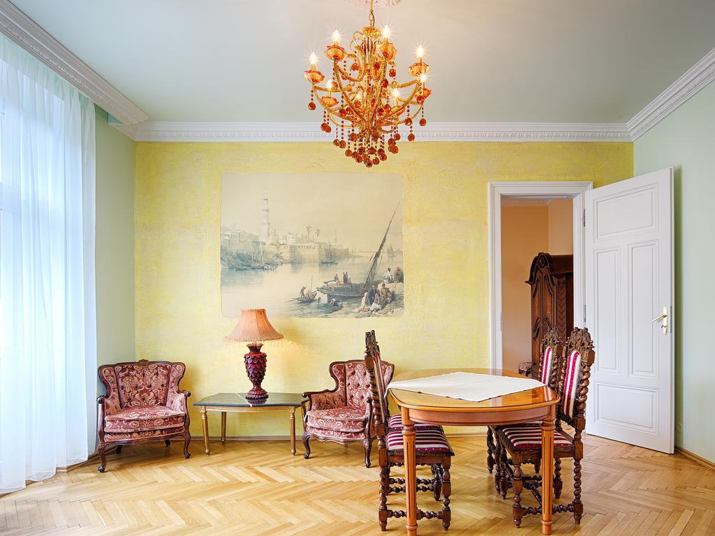 Lyra Apartments Karlovy Vary Room photo